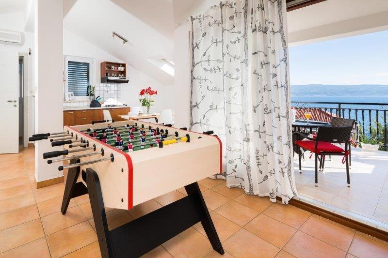 Vila Jadran Омиш Экстерьер фото